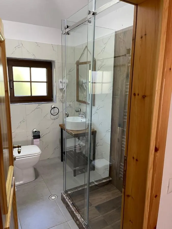 Bujtina Liana Voskopoje Hotel 0*,  Albanië