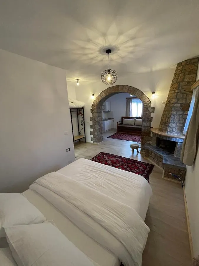Bujtina Liana Voskopoje Hotel 0*,  Albanië
