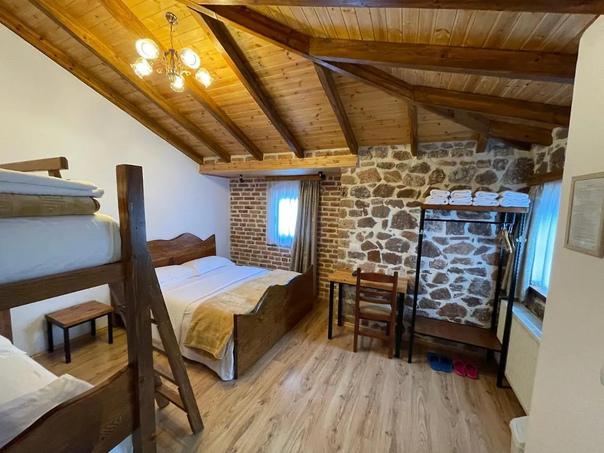 Bujtina Liana Voskopoje Hotel 0*,