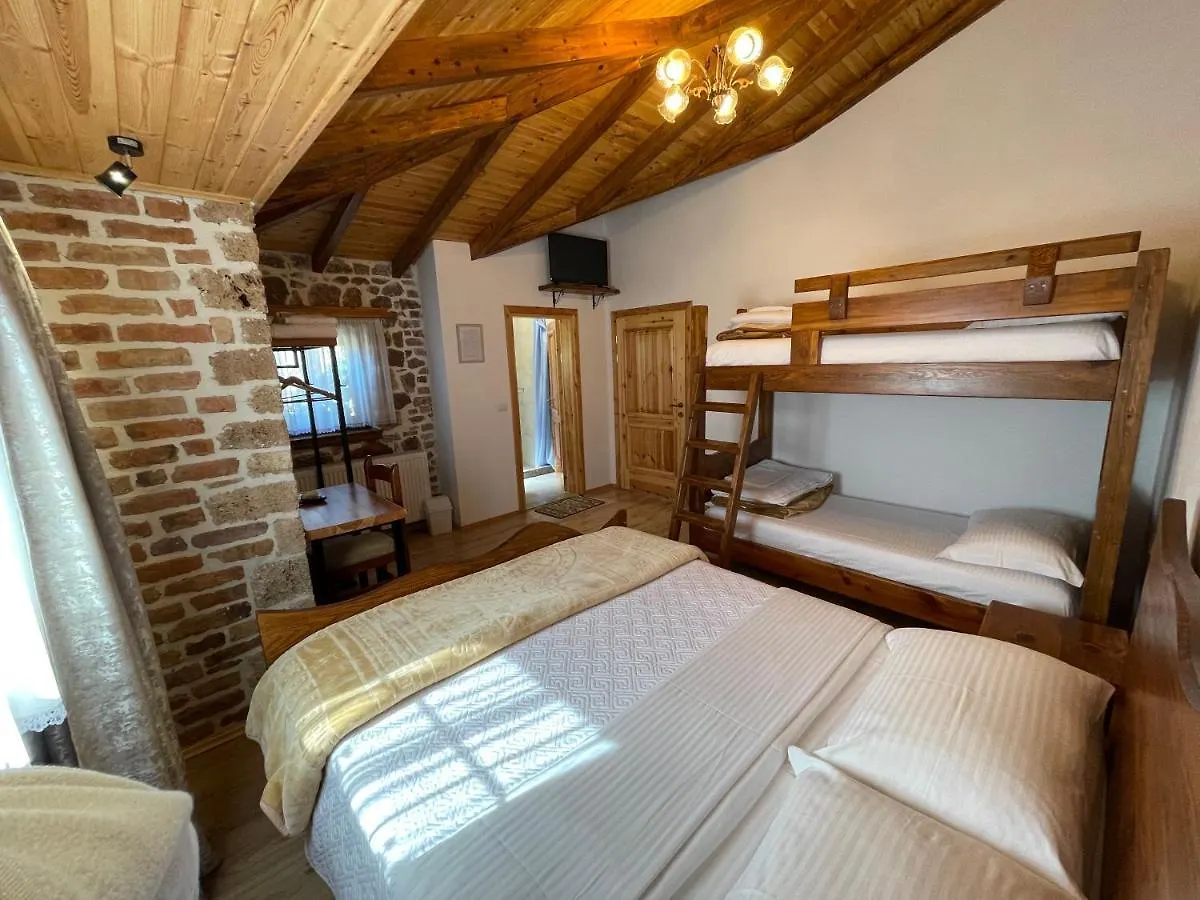 Bujtina Liana Voskopoje Hotel 0*,  Albania
